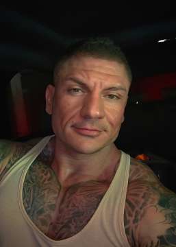 Dez, 34, Stuttgart