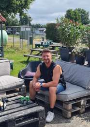 Balusjan, 42, Leverkusen