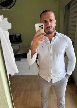 Dessantos, 33, Köln