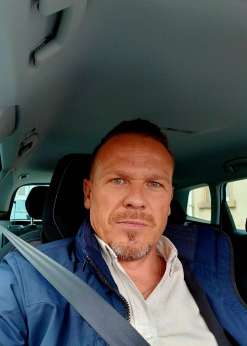 Wenjuckts, 44, Frankfurt am Main