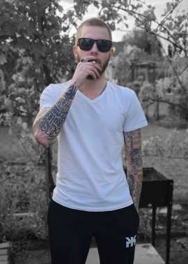 Dezzo, 25, Bürstadt