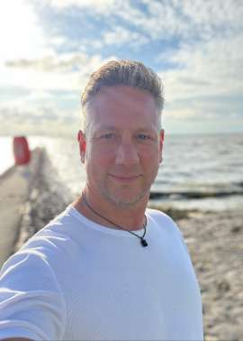 Miovito, 47, Kassel